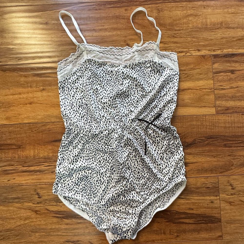 NWOT This appears to be a GapFit one-piece romper or bodysuit.